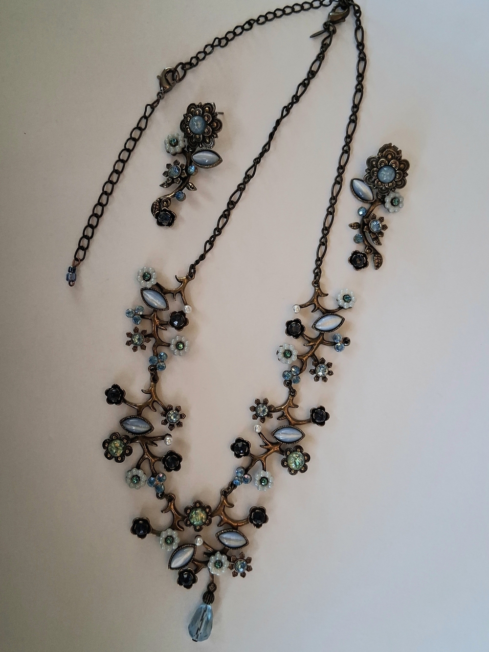 Avon 1972 Blue Flower Dance Necklace & Earring Set - Picture 3 of 3